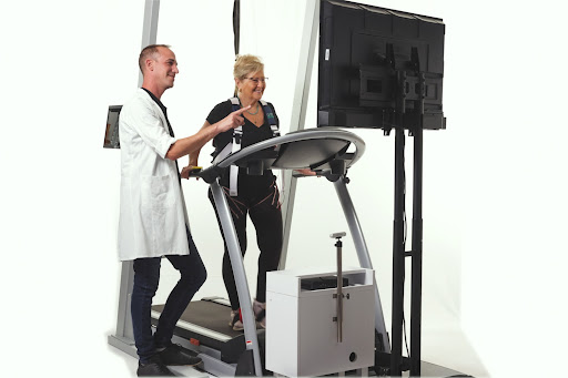 Virtual Reality semi immersive gait training system for older